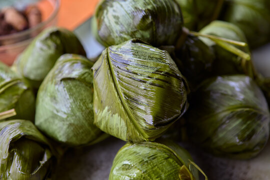 Juane de Gallina is a symbol of the Peruvian Amazon&rsquo;s rich culinary heritage. Wrapped in bijao leaves and filled with seasoned rice, chicken, and jungle spices, it&rsquo;s more than a dish, it&rsquo;s a story.