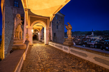 Exploring the enchanting streets of Cesky Krumlov at dusk
