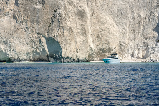 Amazing view from the unique Myzithres beach. Stunning towering white limestone cliffs meet the crystal clear, turquoise Ionian Sea. Idyllic summer destination in Zakynthos, Greece.