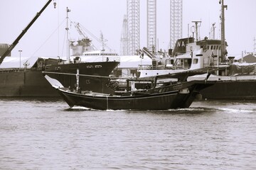 Naklejka premium Fishing boat in the harbor