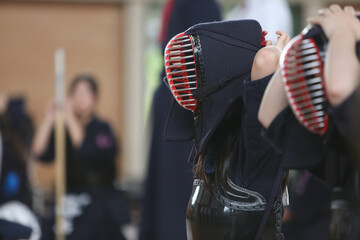 剣道の面の装着