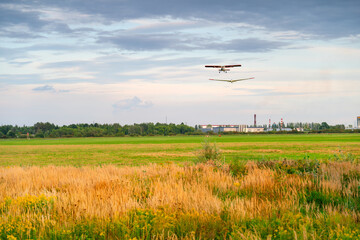  Small Plane Accelerates Glider