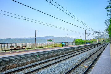 Fototapeta premium 初夏の姨捨駅 長野県千曲市 Obasute Station in early summer. Nagano Pref, Chikuma City.