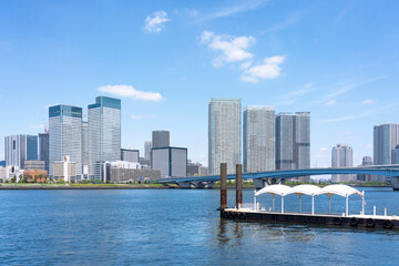 晴れた日の東京・豊洲ぐるり公園