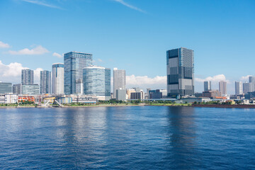 Fototapeta premium 晴れた日の東京・豊洲ぐるり公園