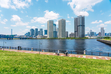 晴れた日の東京・豊洲ぐるり公園