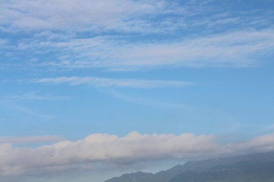 natural scenery, sky, fog, clouds and mountains.