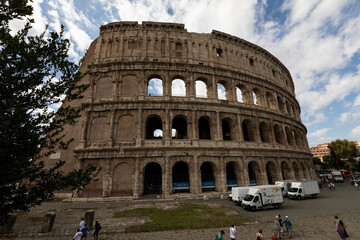 Fototapeta premium Timeless Rome: Historical Monuments and Tourist Treasures