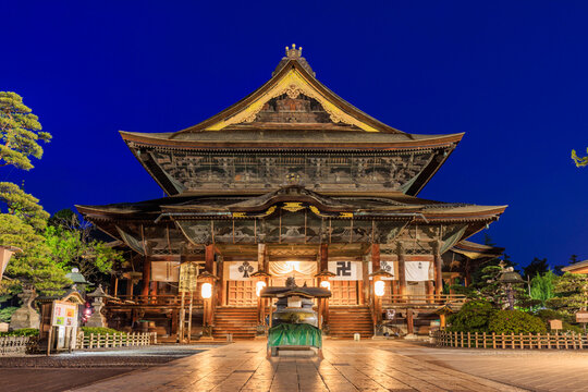 善光寺」の写真素材 | 1,469件の無料イラスト画像 | Adobe Stock