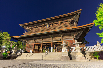 初夏の善光寺　山門　夜景　長野県長野市　Zenkoji Temple in early summer. night...