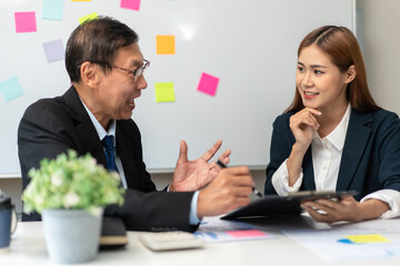 A man and a woman are talking in a business meeting
