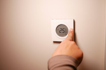 Adjusting the thermostat for optimal indoor temperature