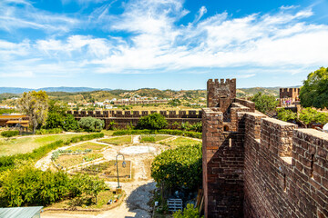 Besuch der der ehemaligen historische Hauptstadt der Algarve Silves am Rio Arade mit ihrer...
