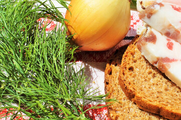 Bacon with meat with rye bread and green onions