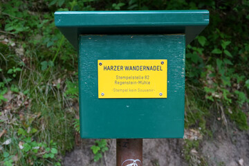 Stempelstelle mit der Aufschrift Regenstein Mühle bei Blankenburg im Harz zum Sammeln von Stempeln um die Harzer Wandernadel zu erreichen