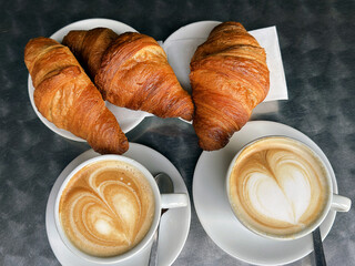 colazione con cappuccino e brioche, breakfast with cappuccino and brioche