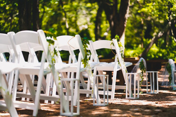 sillas de bodas en exteriores