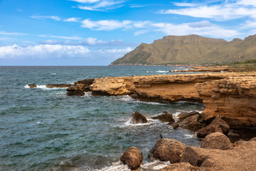 Brandung an der Küste, Bucht von Alcudia bei Betlem, Mallorca