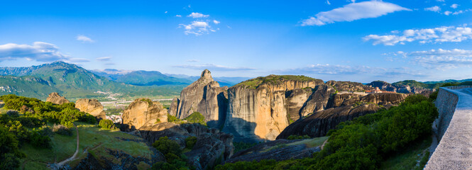 Panoramiczny widok na Meteory w Grecji
