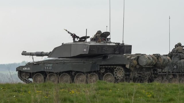 Challenger 2 II FV4034 main battle tank seeking enemy targets