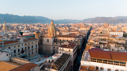 Obraz premium Aerial panorama of Palermo, Sicily, revealing the city's dense historic core, domes, and terracotta rooftops framed by surrounding mountains. A vibrant blend of history, culture, and Mediterranean