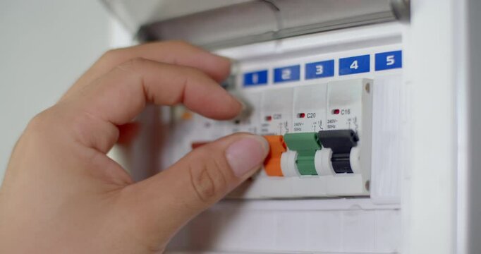 Turn on the circuit breaker.Turn on the circuit breakers of each room to work.Circuit breakers for small homes with few appliances or rooms.