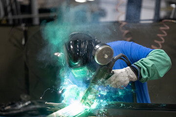 Welder fusing joints with lots of sparks