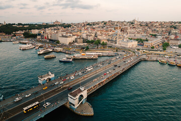 Obraz premium Aerial View of Galata Bridge and Old City at Sunset, Istanbul