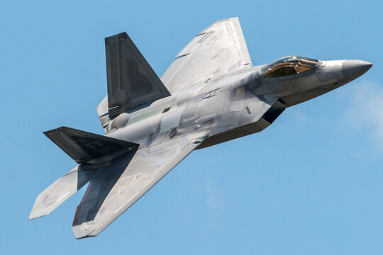 A United States Air Force F-22 Raptor performs at an airshow.