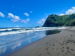 Black Sand Beach Polulu Valley