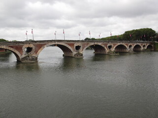 Naklejka premium Pont Neuf in Toulouse, France, over the Garonne River, the oldest bridge in the city, built of red brick in 1632.