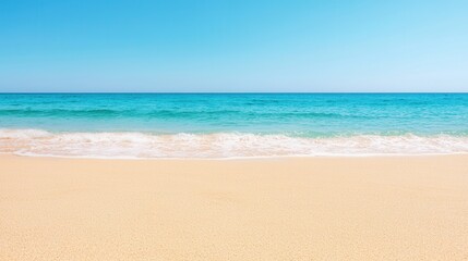 Obraz premium summer concept. Serene beach with gentle waves and clear blue sky above.