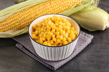 Canned sweet young corn grain
