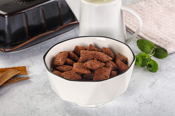 Dry sweet chocolate ceral flakes