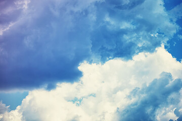 Obraz premium High clouds in the summer sky. Sky background. Meteorological observations of the sky.