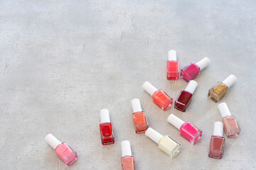 カラフルなマニキュア