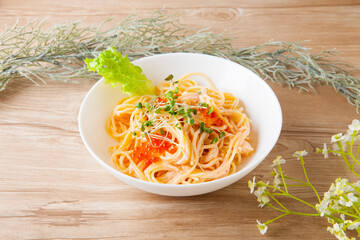 パスタのあるテーブルフォト