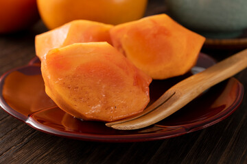 一口大にカットした柿