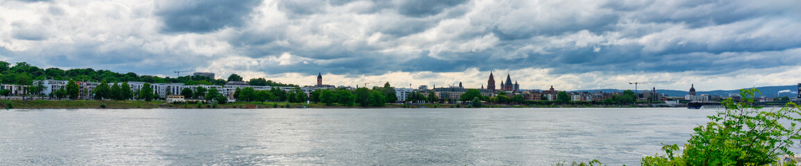 Naklejka premium Mainz Panorama Rhein