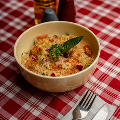 alfredo sauce pasta in a bowl.
