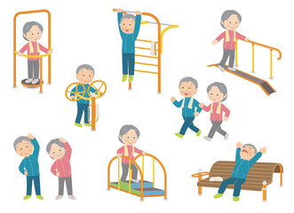 公園にある健康器具で体を動かす老夫婦