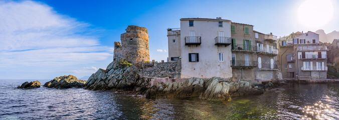 Panorama du port de pêche du village de Erbalunga Brando sur le Cap Corse en France