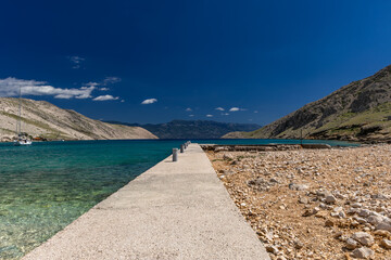 Obraz premium Panorama of the bay with the Vela Luka beach below, view of the beach from the top of the mountain, rocky beach
