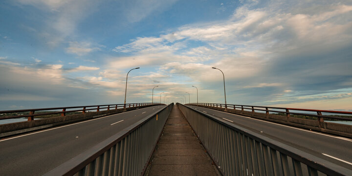 Walkway across top of Stockton Bridge between dual traffic lanes