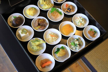 四季の地元食材を食べることができる１６品の御膳