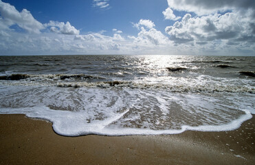 Plage, sable, écume. Vendée, 85, France