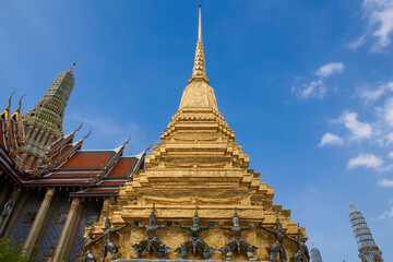 Naklejka premium Golden Chedi at Wat Phra Kaew, Grand Palace, Bangkok, Thailand