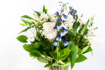 Elegant White Rose Bouquet Adorns a Beautiful Vase