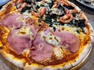 : Half & Half Pizza – Parma Ham and Spinach Cheese with Shrimp