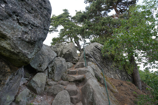 Wanderweg auf der Teufelsmauer zwischen Timmenrode und Blankenburg im Nationalpark Harz